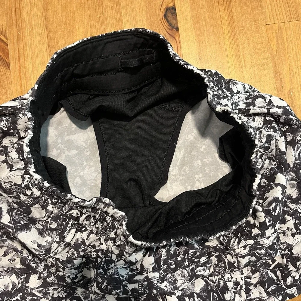 LULULEMON Womens TRACKER Shorts Size 8  Mash Up White Black 4in Inseam Lined
